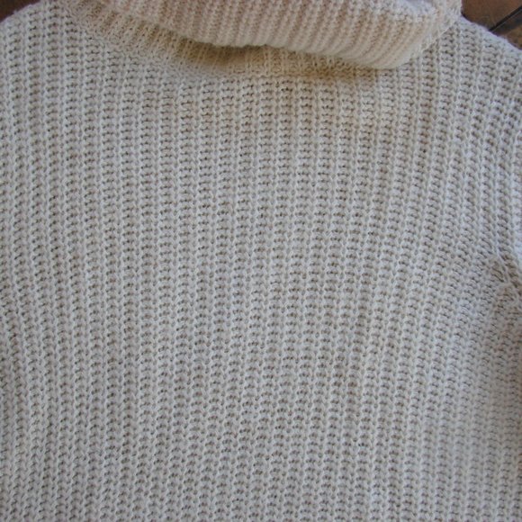 Brandy Melville Cream Oversized Knit Sweater - Picture 4 of 12